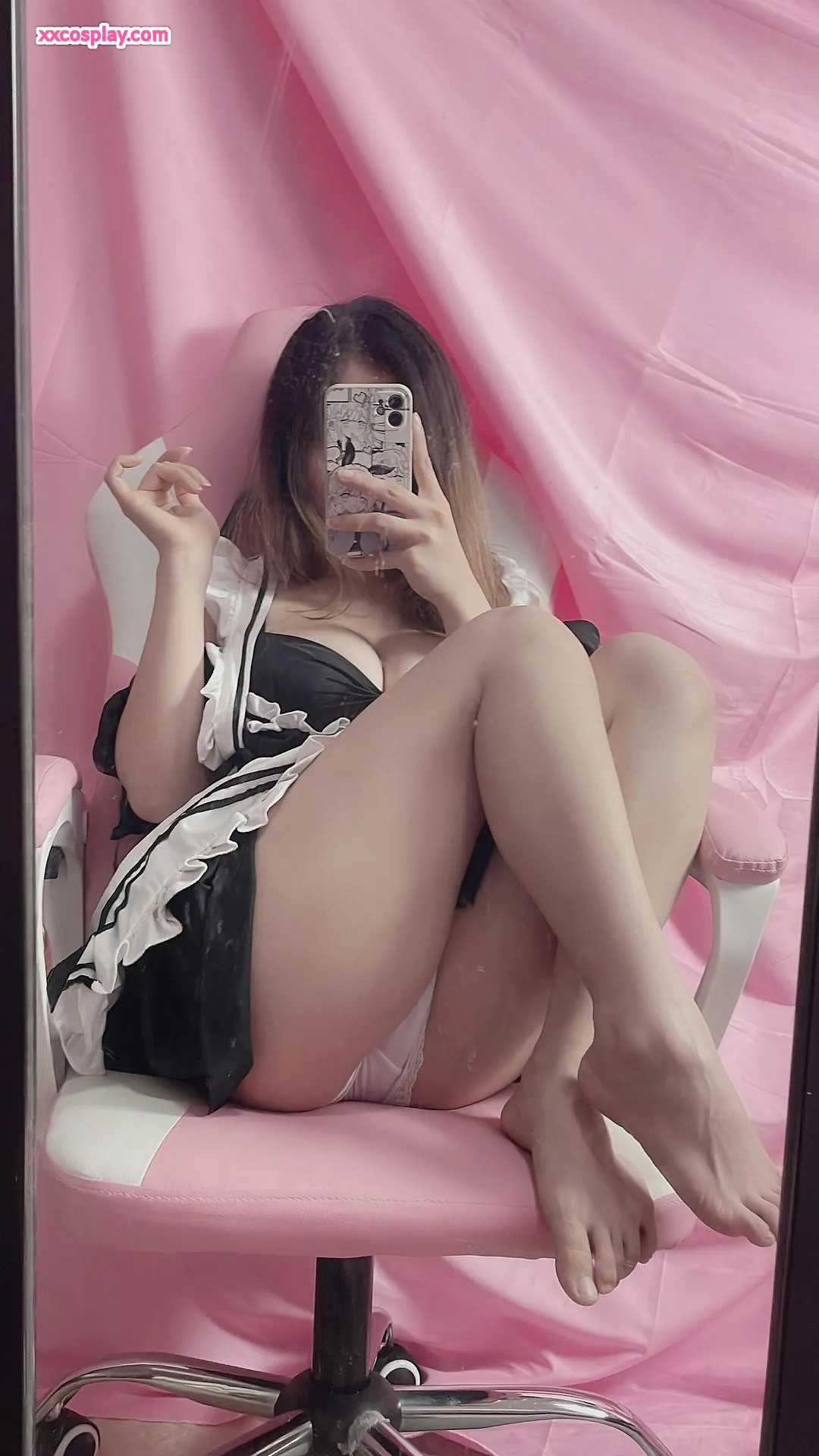Moye787 - Seductive Maid Selfies